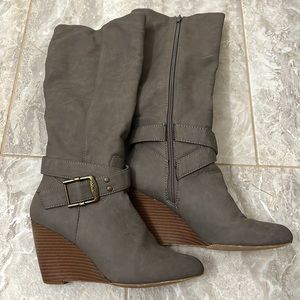 Women’s Gray Maisy Tall Wedge Boot DOOBALLO
